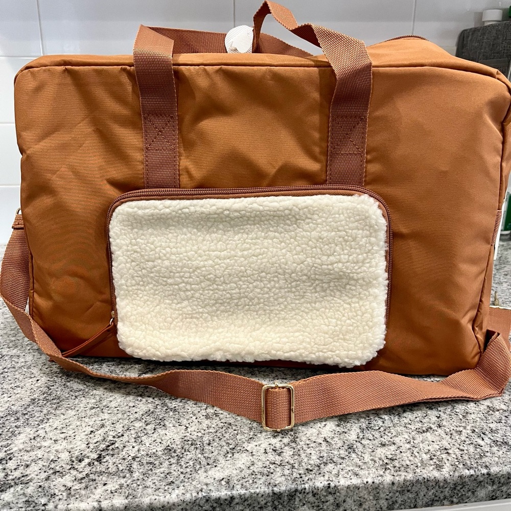 NWT Large Chic Duffle Bag
